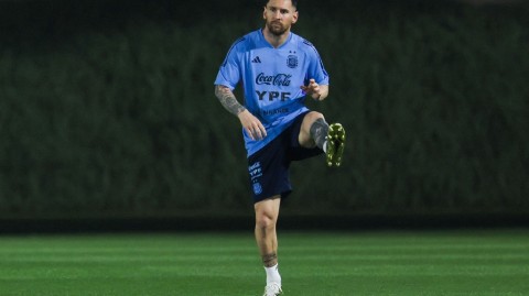 蓝白军团多哈初亮相 梅西领衔备战世界杯