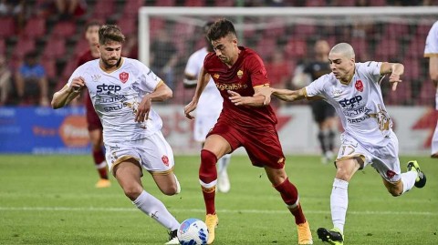 穆里尼奥罗马夏训三连胜 小将扎莱夫斯基一击制胜