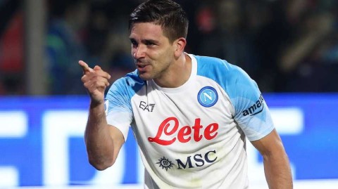 意甲烽火：克雷莫纳主场遭那不勒斯四球横扫 小西蒙尼替补显锋芒