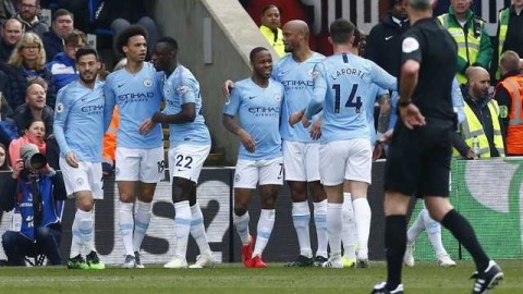 曼城主场力克水晶宫，斯特林双响热苏斯锁定胜局