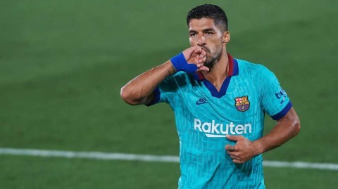 封神之路：苏亚雷斯加冕巴萨第一人，铸就“每月进球”神话