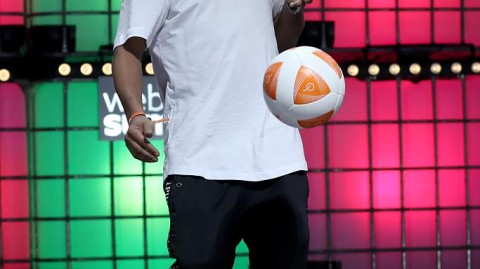 罗纳尔迪尼奥亮相里斯本：当足球精灵遇上全球网络峰会