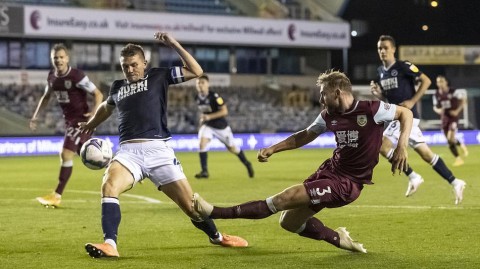 英联杯激战：伯恩利客场二球轻取米尔沃尔