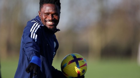 蓝狐战前训练营洋溢欢笑 阿马泰展露阳光笑容