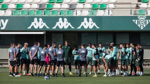 绿茵场上的秋日序曲 皇家贝蒂斯全力备战西甲第三轮