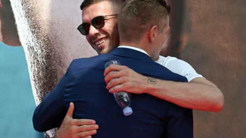 克罗斯纪录片首映礼群星闪耀 波尔蒂王子携足坛传奇助阵