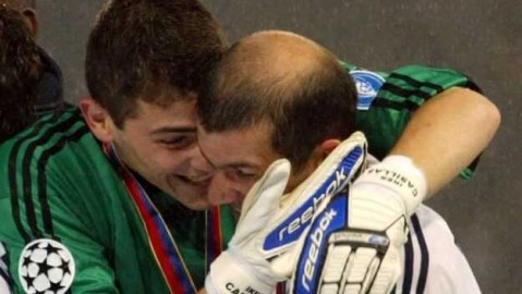 从伯纳乌到巨龙 圣卡西传奇落幕：那些与青春有关的扑救