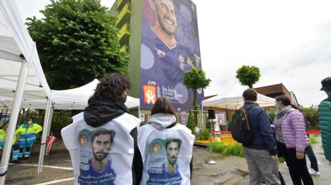 佛罗伦萨的永恒队长：阿斯托里离世三周年，巨幅壁画揭幕寄相思