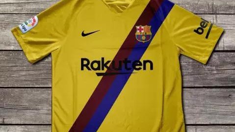 绿茵霓裳新篇章：巴萨曼联皇马新赛季球衣惊艳谍照抢先看