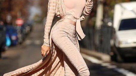 罗马女神 Silvia Caruso：为红狼复兴而祈祷