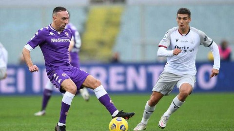 紫百合与红蓝军的弗兰基之夜：一场充满遗憾的华丽闷战