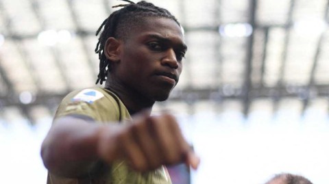 红黑军团未来的基石拉斐尔莱奥续约记