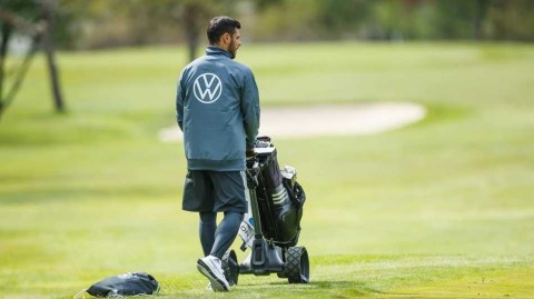 德国队集训期间挥杆放松，贝尔实名羡慕