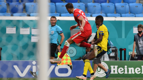 世界杯14决赛惊现加时逆转！荷兰2-1掀翻巴西，韦格霍斯特替补双响缔造橙色奇迹