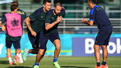 罗马城的蓝衣咏叹：意大利队备战瑞士，光影中的欧洲杯梦想