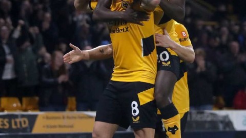 狼队主场四球横扫大黄蜂，八分钟三球创队史记录