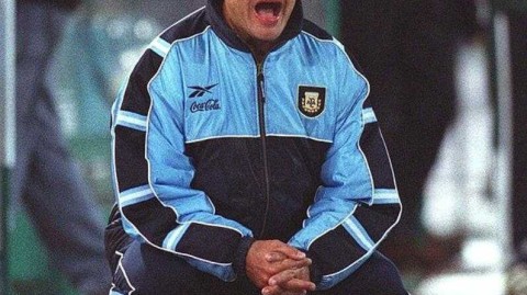 疯子or天才？贝尔萨用一场发布会，为自己加冕