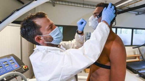 复赛曙光前的严阵以待：亨克全体队员新冠检测纪实