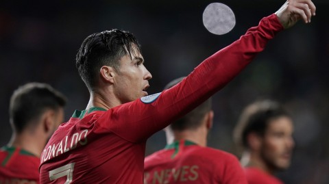 葡萄牙狂胜立陶宛，C罗闪耀之夜演绎帽子戏法