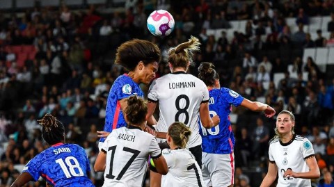 日耳曼战车逆转高卢雄鸡 女足欧洲杯上演经典对决