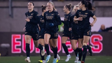 苏黎世夜空中阿森纳的九星连珠