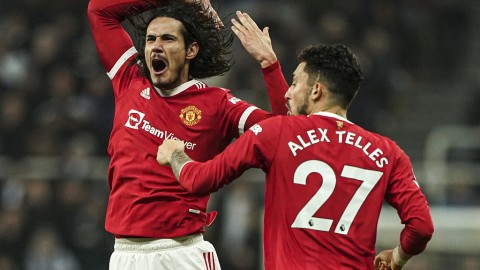 英超激战记：喜鹊军顽强阻红魔 C罗失机卡瓦尼救主