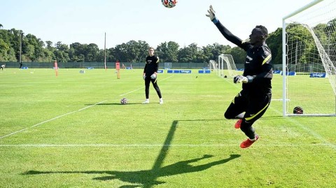 绿茵场外温情一刻 蓝军爱尔兰备战新篇