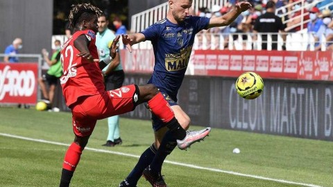 法甲焦点战：布雷斯特客场掀翻第戎，佩劳闪耀全场