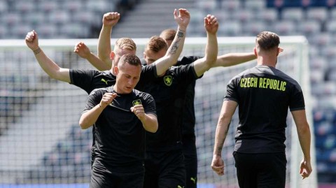 战鼓旁的风笛：欧陆雄兵的欢脱训练场