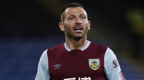 伯恩利铁卫遭遇新冠“红牌”，巴德斯利确诊隔离牵动英超与鲁尼