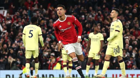 C罗双响炮+八百球里程碑，梦剧场导演惊天逆转！曼联3-2力克阿森纳