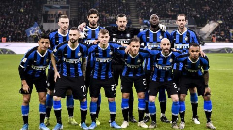 梅阿查闪电战：卢卡库双响炮，国米狂胜卡利亚里挺进八强