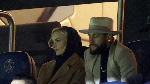 王子公园的特别观众：内马尔伤停观战，巴黎圣日耳曼轻取第戎