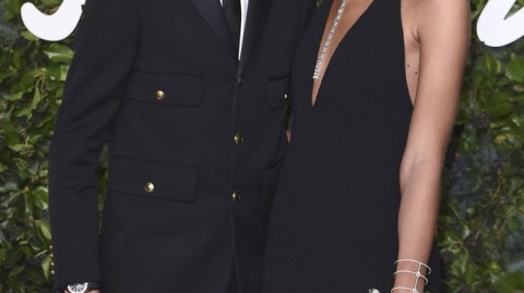 罗密欧与米娅红毯首秀，时尚传承贝克汉姆夫妇风采