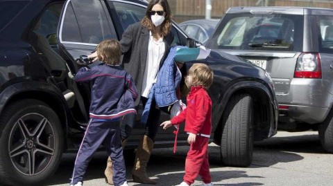 岁月无声爱有痕：萨拉·卡博内罗分手后首度接子，新生活宁静启航