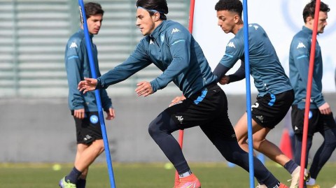 蓝衣战神归来！那不勒斯全队厉兵秣马，欧联杯生死战前夕的最后一击