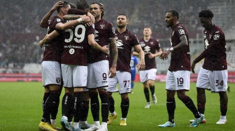 意甲激战：都灵与恩波利绿茵场上的平局之夜