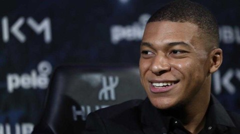 两代球王巴黎聚首：当贝利遇见姆巴佩，一次关于传承与希望的对话