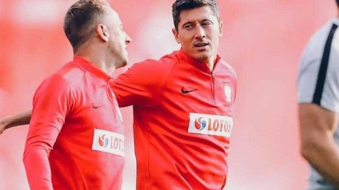 波兰神锋备战施展“功夫足球” 莱万国家队训练场惊现中国功夫