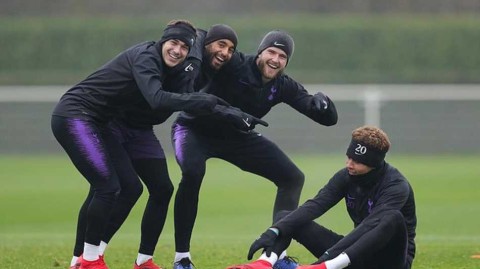 伦敦德比前夕：热刺备战切尔西，韩国天王孙兴慜喜笑颜开彰显领袖气质