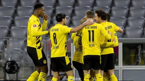 德甲国家德比史诗逆转：莱万戴帽力压哈兰德双响，拜仁4-2屠戮多特蒙德