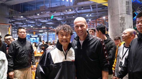 当歌王遇见球王：陈奕迅与齐达内的跨界相聚