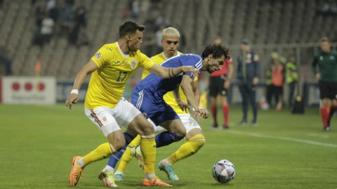 绿茵烽火夜波黑力克罗马尼亚欧国联激战一球定乾坤