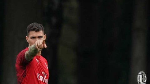 米兰德比硝烟再起：红黑军团厉兵秣马，静待蓝黑挑战