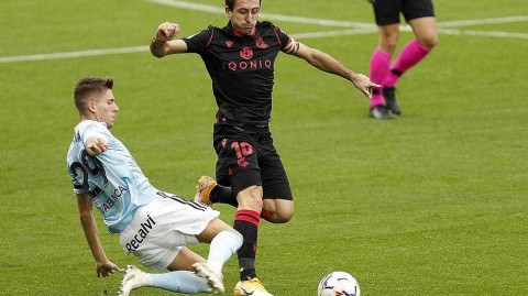 巴莱多斯雨夜中的蓝白风暴：皇家社会大胜登顶西甲