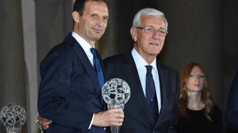 名帅传承：里皮为阿莱格里颁奖，恭迎后者荣耀入驻意大利足球名人堂