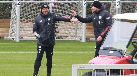 欧冠出局后首训 拜仁众将微笑备战 剑指联赛冠军