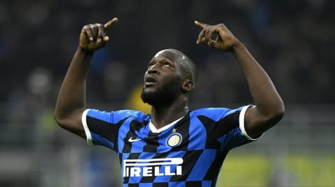 蓝黑军团的狂喜之夜：回顾卢卡库梅开二度，国米完胜热那亚