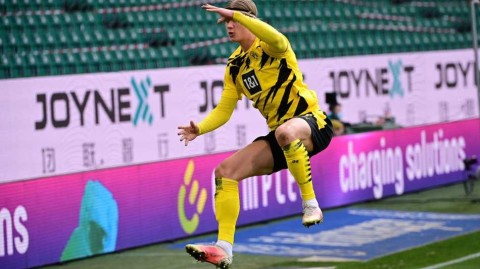 挪威天才加冕！哈兰德荣膺球迷票选德甲赛季最佳