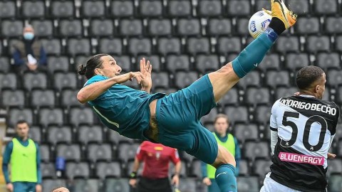 意甲焦点：神兵天降！伊布传射建功并上演倒钩绝杀，AC米兰客场征服乌迪内斯